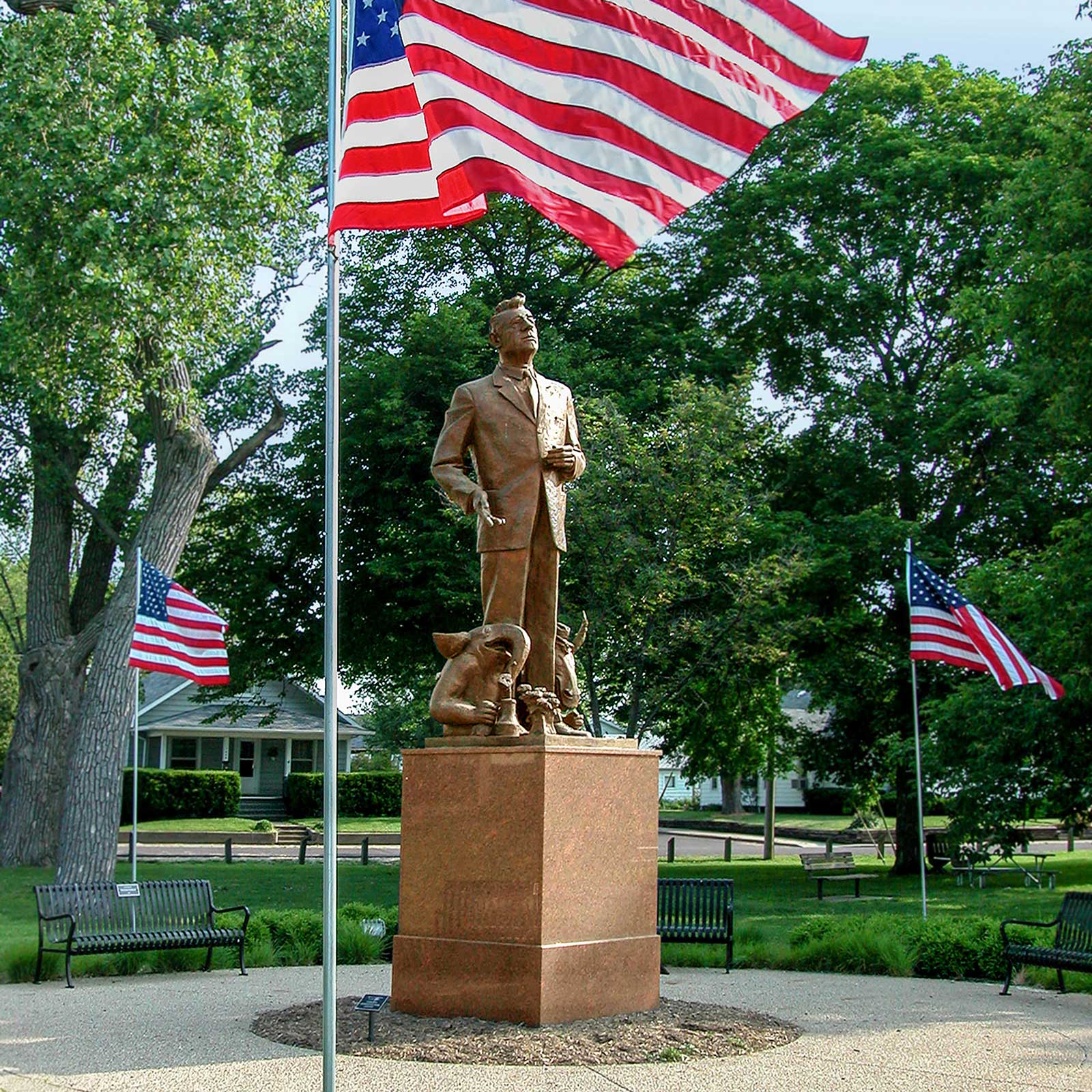 Dirksen Statue in Pekin